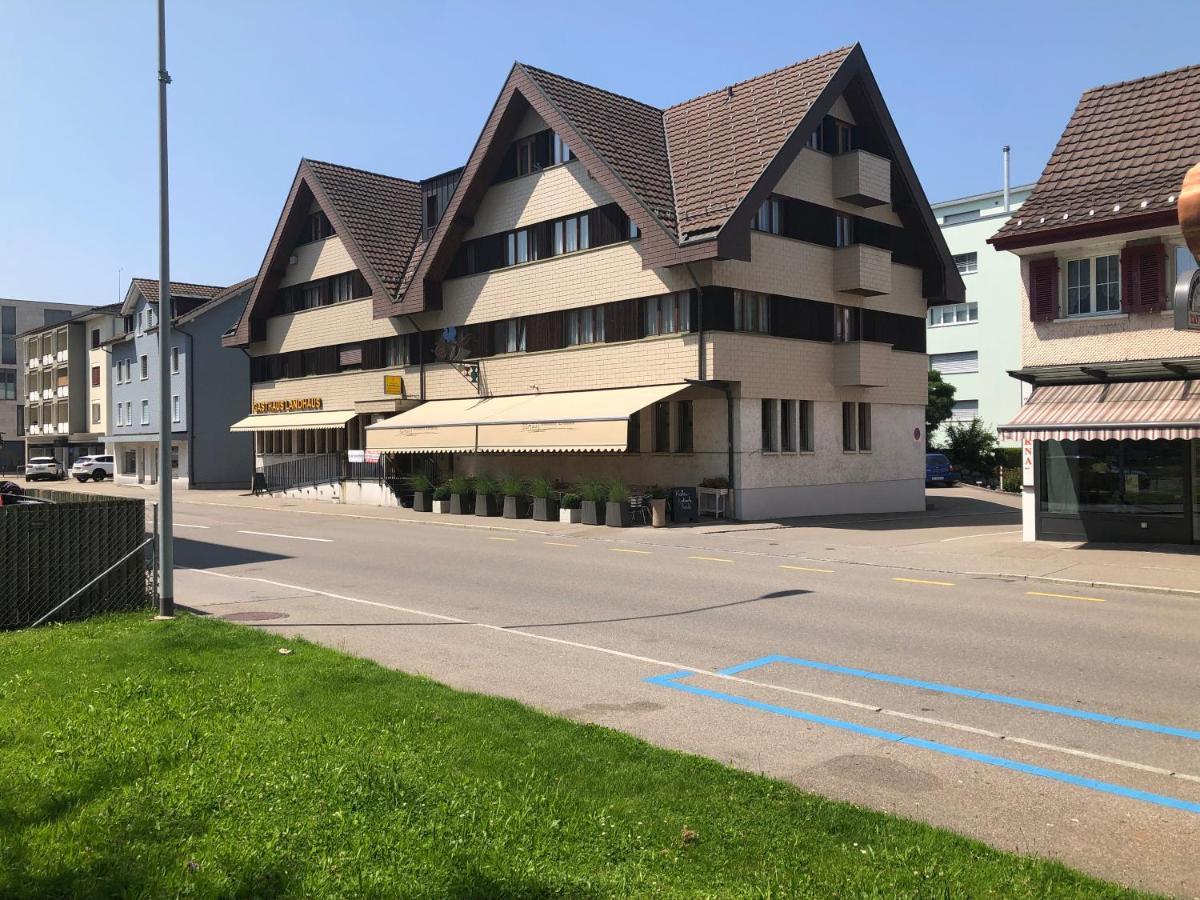 Hotel Landhaus Niederuzwil Exterior foto